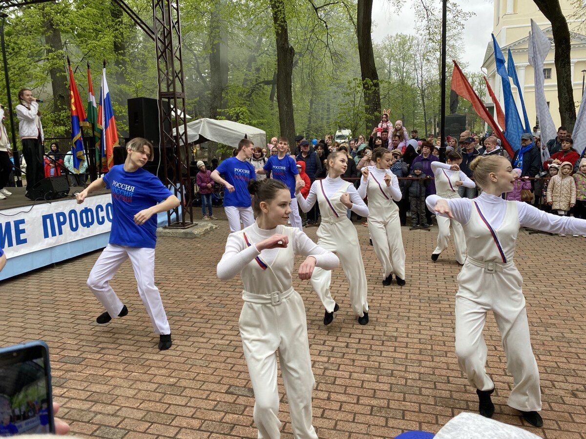 Первомайский митинг в Калуге Первомайский митинг в Калуге