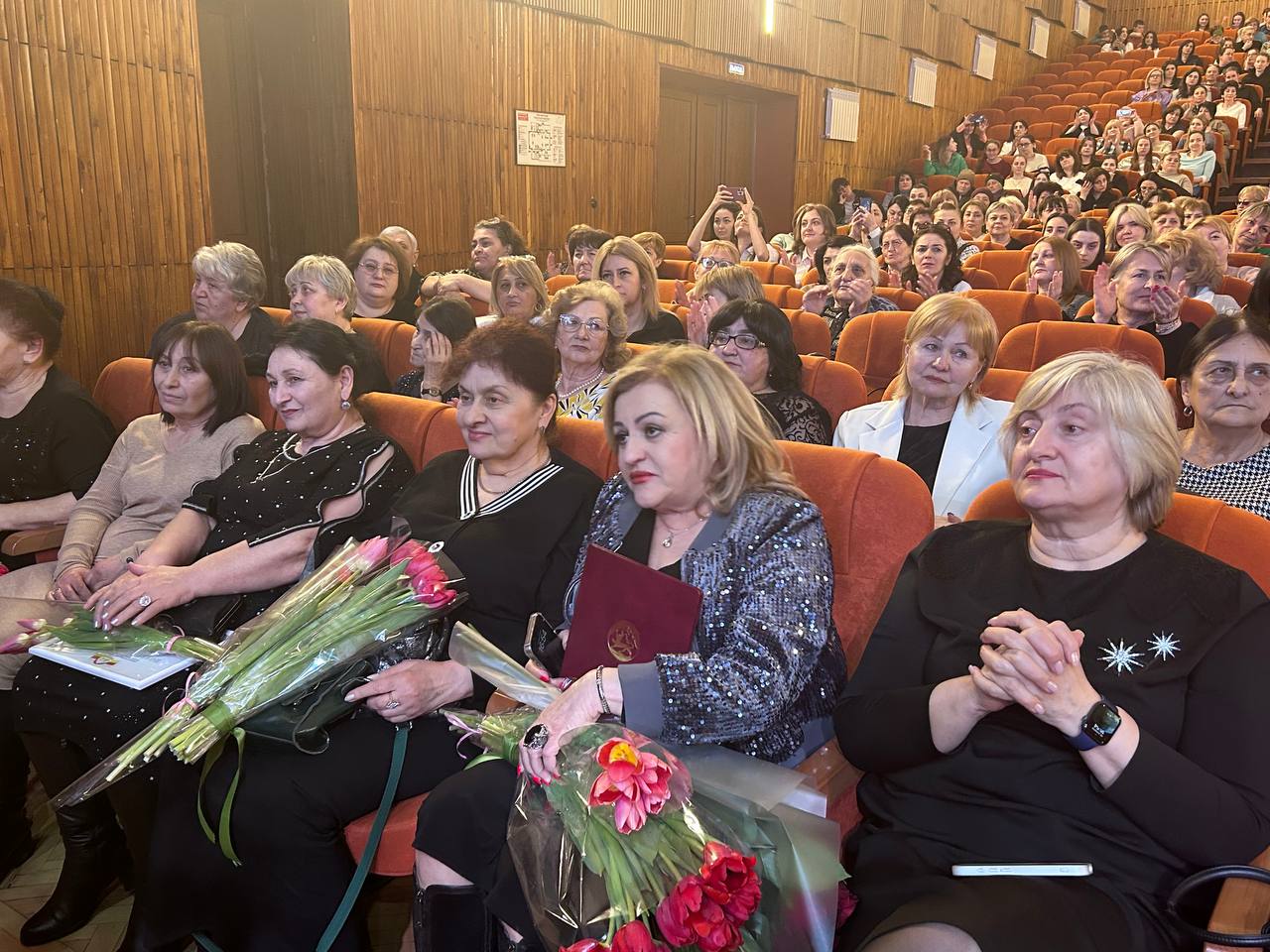 В преддверии международного женского праздника... В преддверии международного женского праздника...