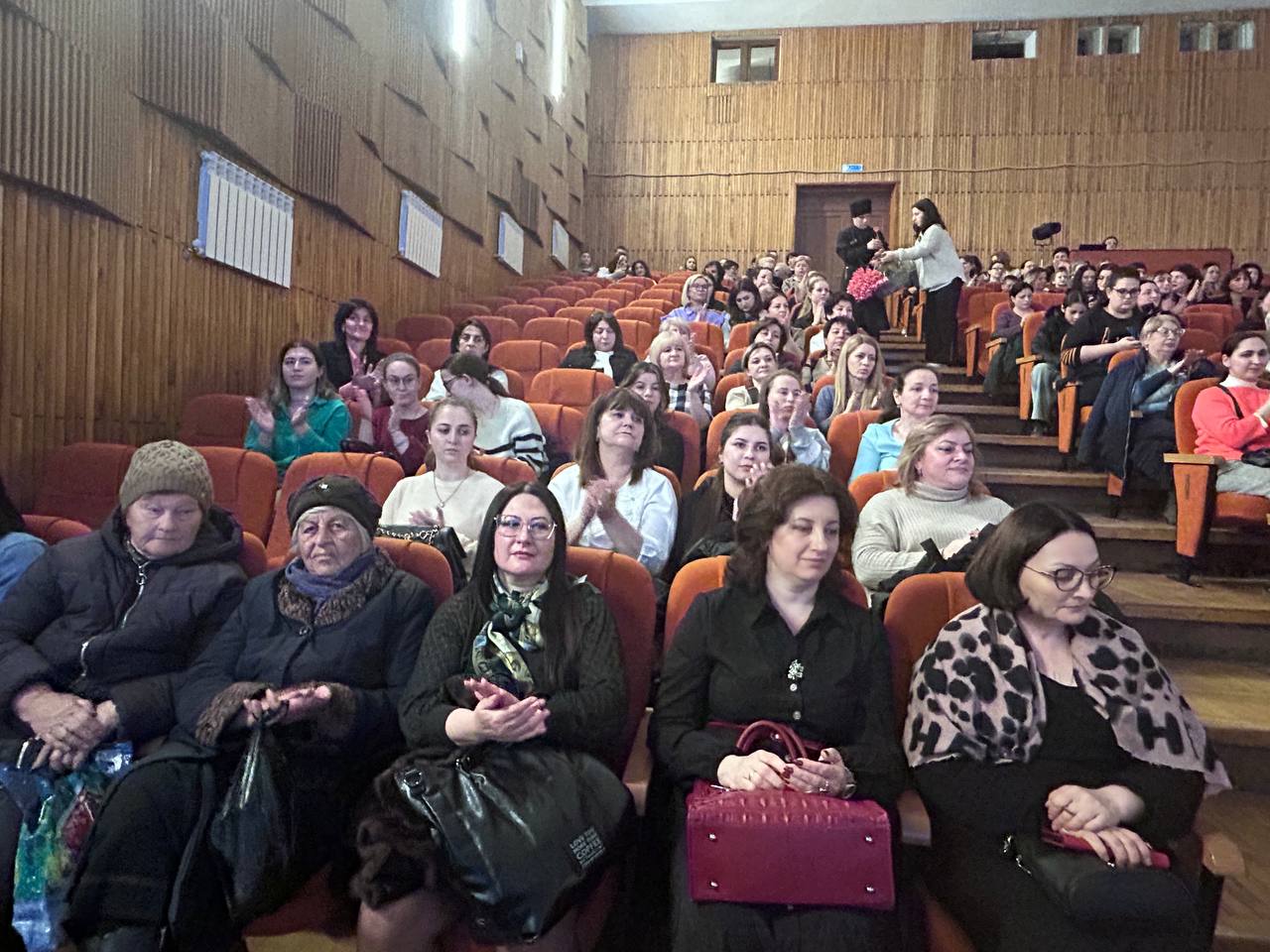В преддверии международного женского праздника... В преддверии международного женского праздника...