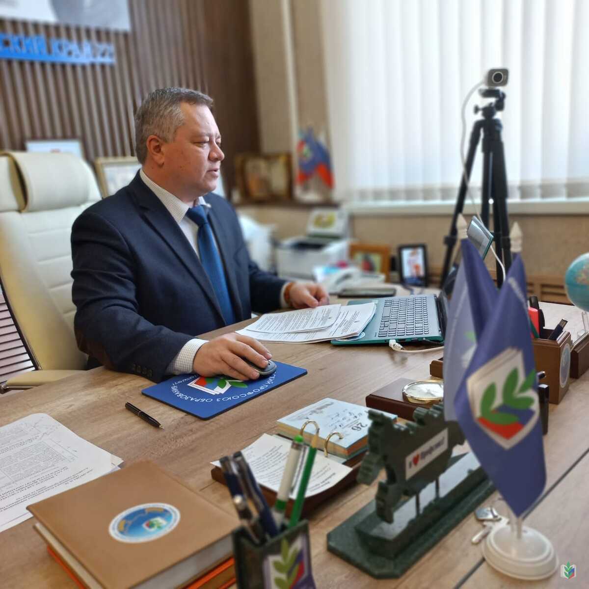 Абдуллаев на президиуме Абдуллаев на президиуме