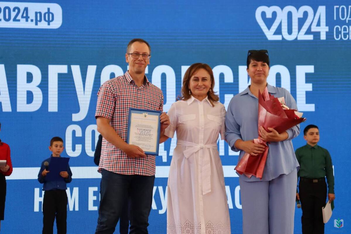 август август