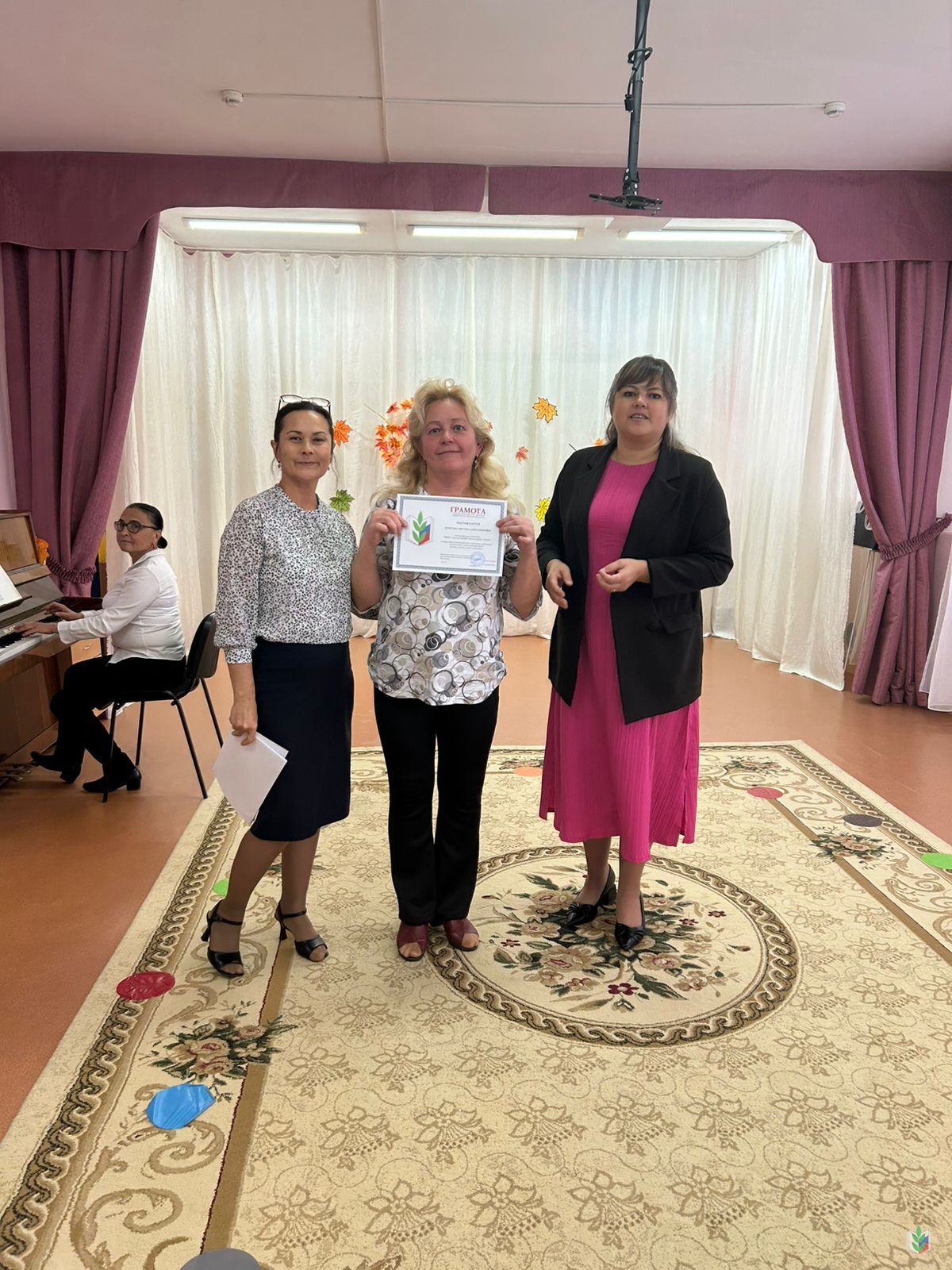 �������