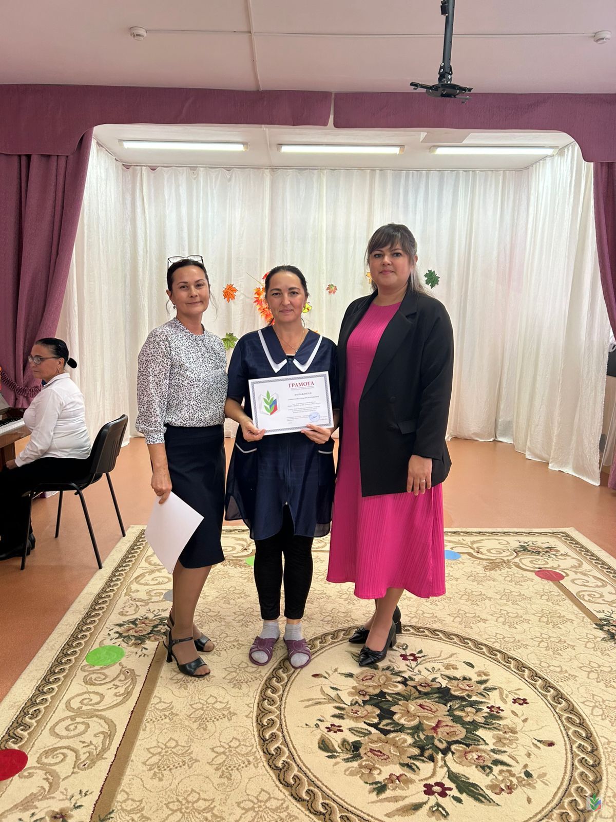 �������