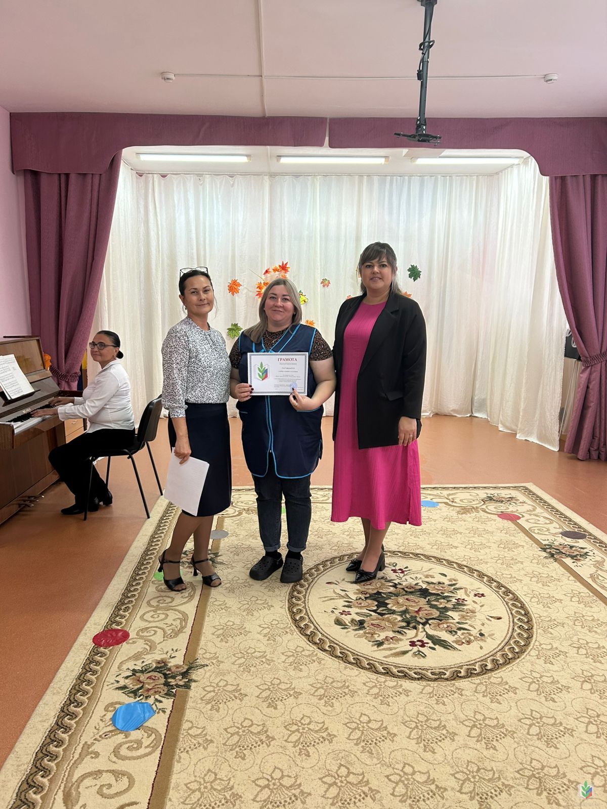 �������