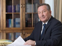Губернатор Алтайского края Александр Карлин: "Обеспечение должной оплаты труда школьных педагогов - наш базовый приоритет»