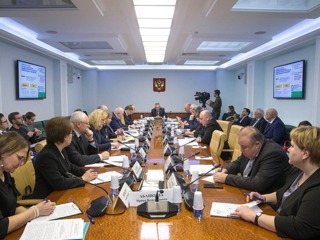 НА КРУГЛОМ СТОЛЕ В СОВЕТЕ ФЕДЕРАЦИИ РФ ОБОЗНАЧЕНА ПОЗИЦИЯ ПРОФСОЮЗА ПО ВОПРОСАМ РАЗВИТИЯ СИСТЕМЫ СРЕДНЕГО ПРОФЕССИОНАЛЬНОГО ОБРАЗОВАНИЯ В СТРАНЕ