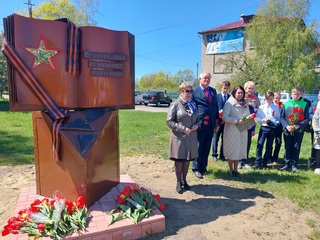 Митинг у памятного знака "Учителю и воину"